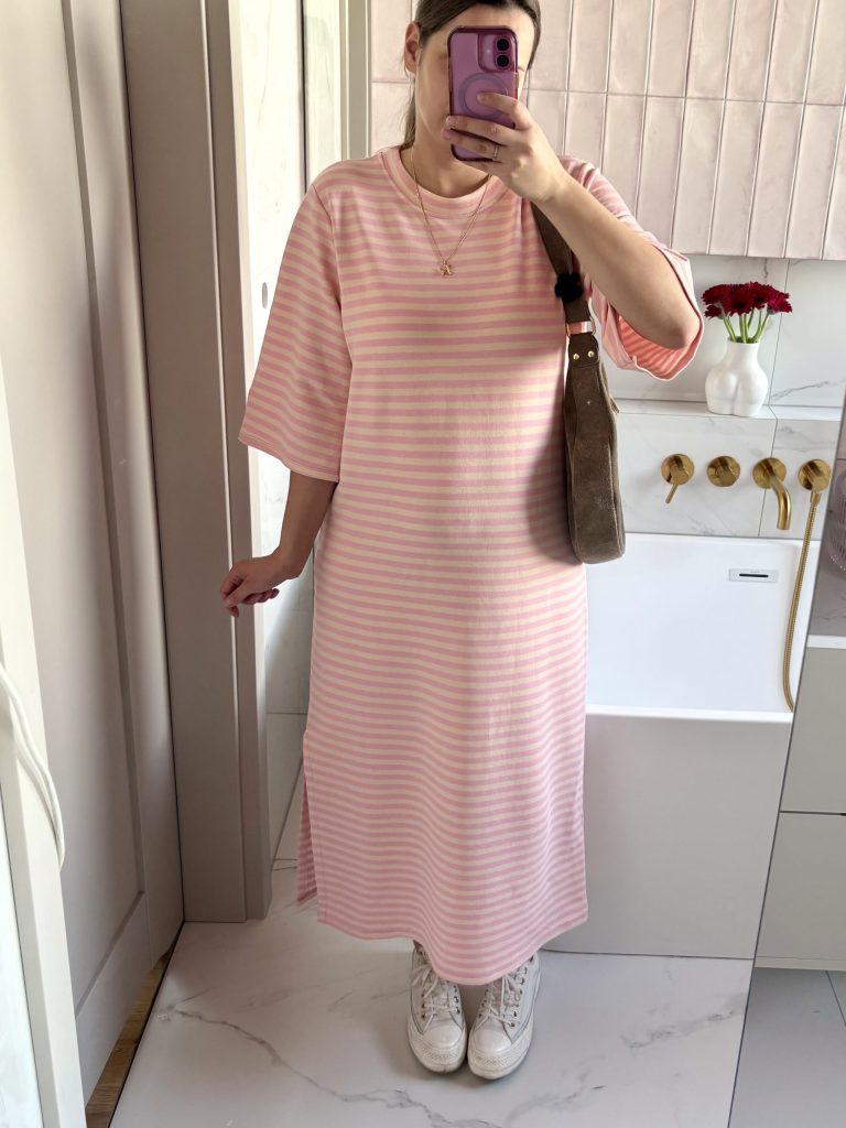 Sukienka dresówka Comfort Club 🍭 beżowo różowe paseczki