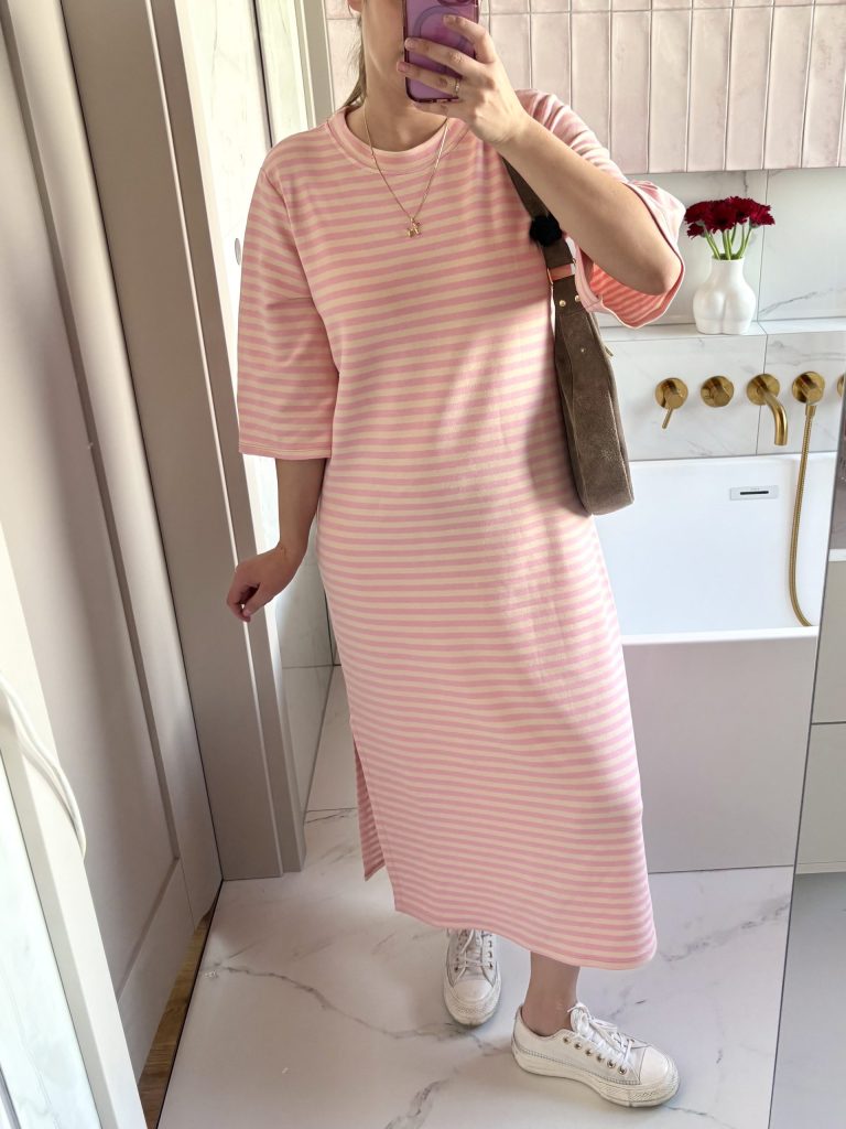 Sukienka dresówka Comfort Club 🍭 beżowo różowe paseczki