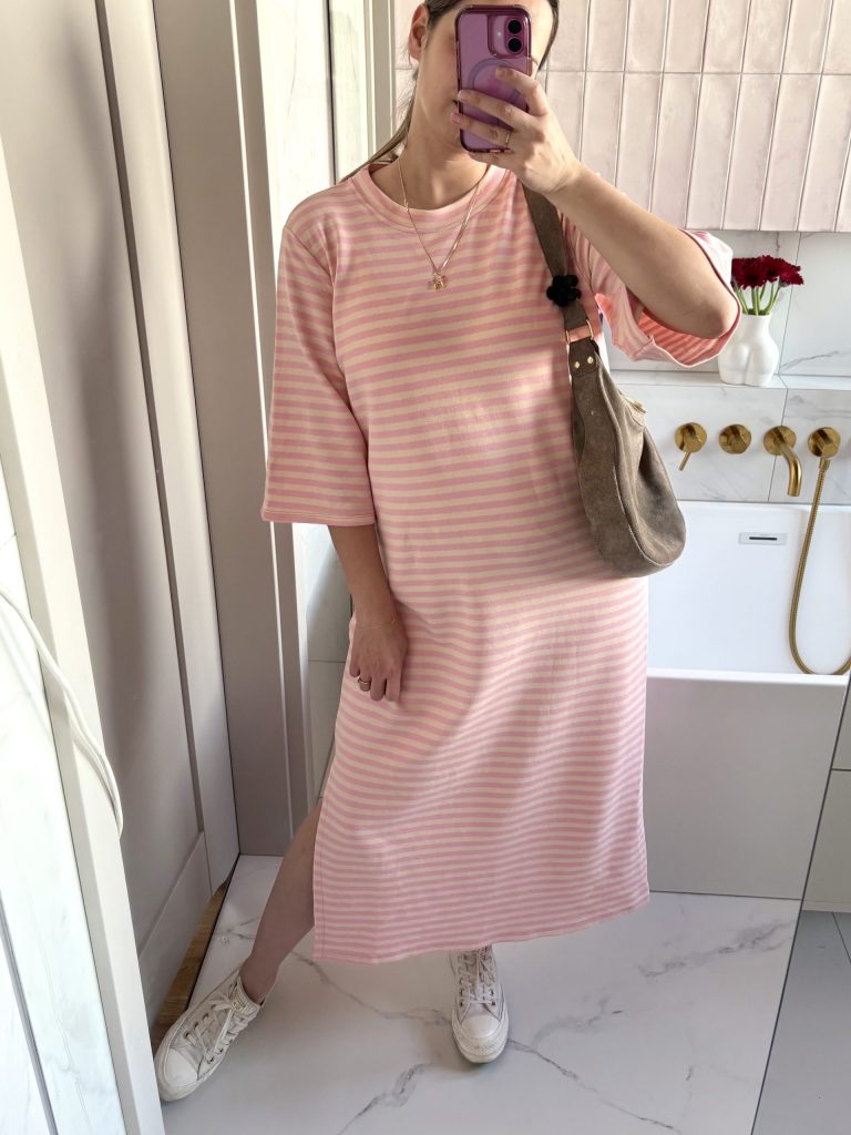 Sukienka dresówka Comfort Club 🍭 beżowo różowe paseczki