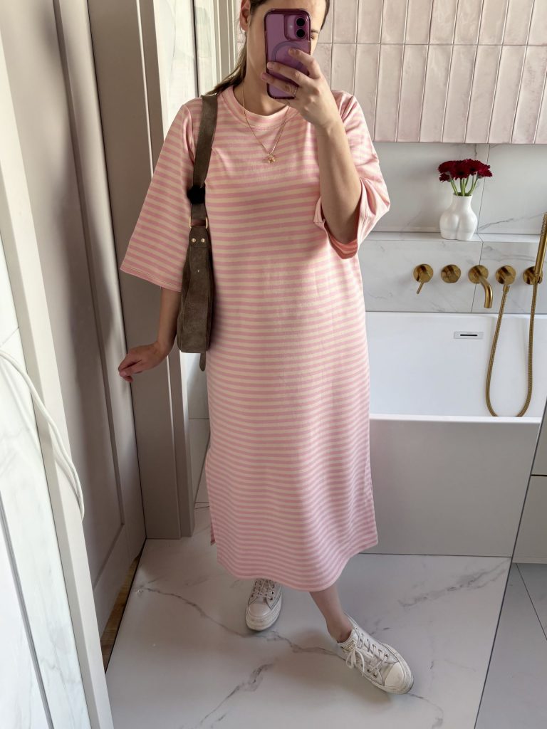 Sukienka dresówka Comfort Club 🍭 beżowo różowe paseczki