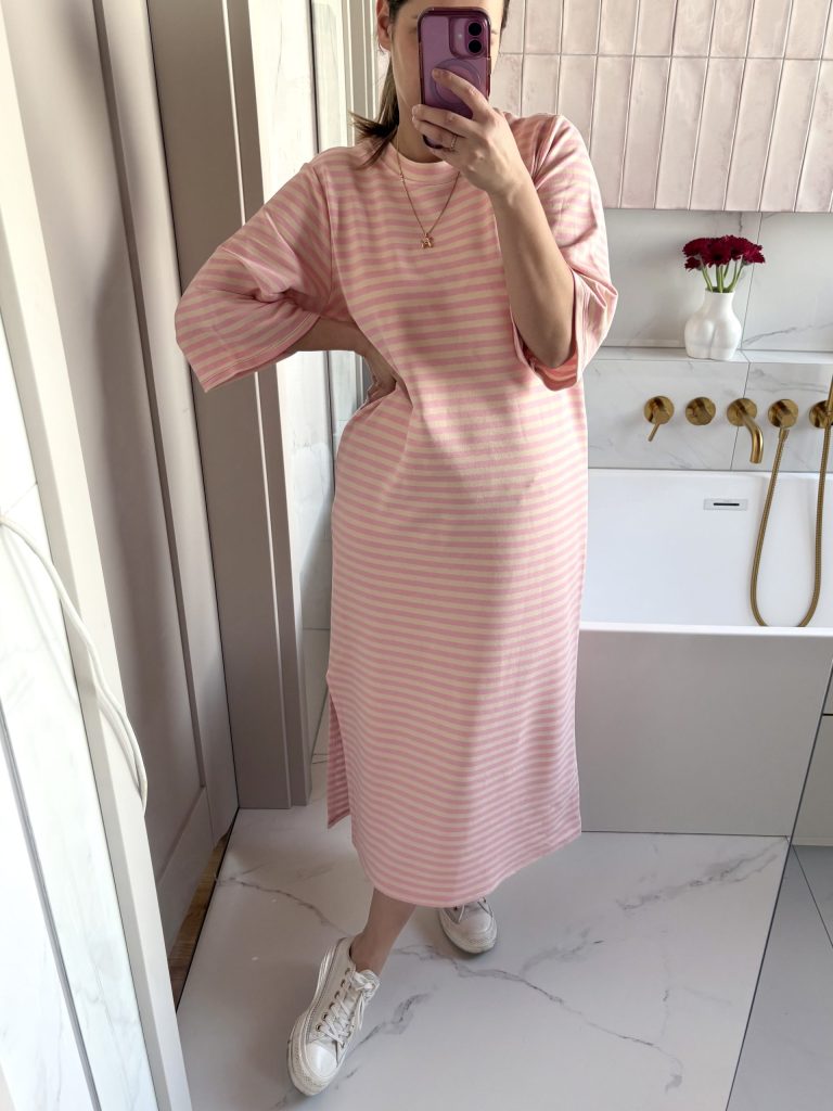 Sukienka dresówka Comfort Club 🍭 beżowo różowe paseczki
