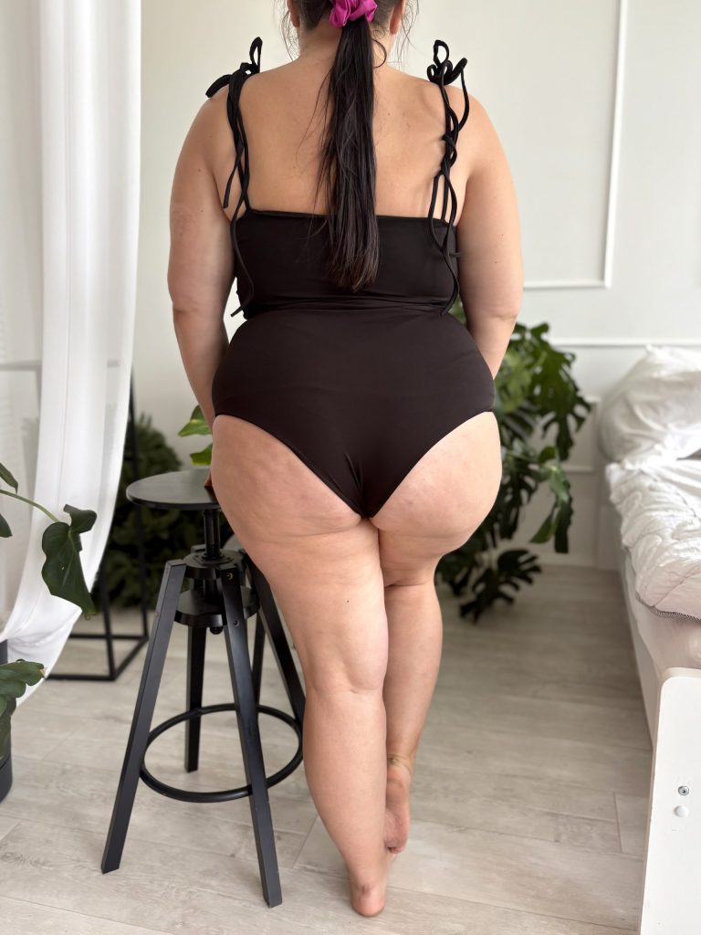 Kostium jednoczęściowy Swan 🦢 czarny plus size