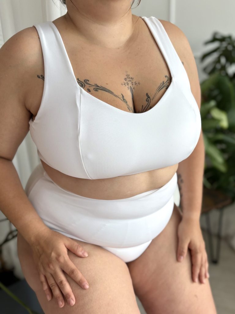 Biustonosz kąpielowy Swan  Plus Size 🦢 kokosowa biel