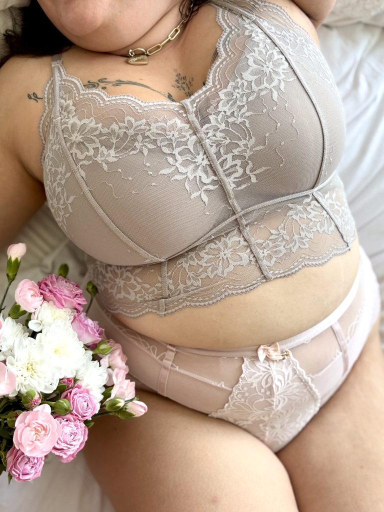 Top koronkowy Vintage Rose beżowy
