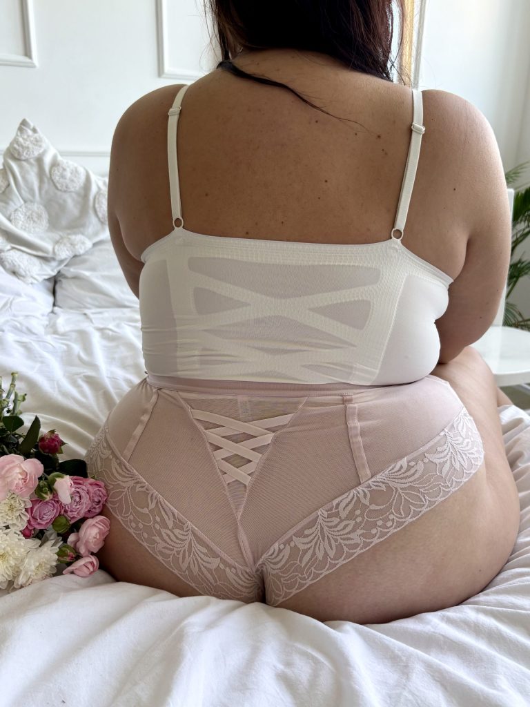 Top koronkowy Vintage Rose śmietankowy