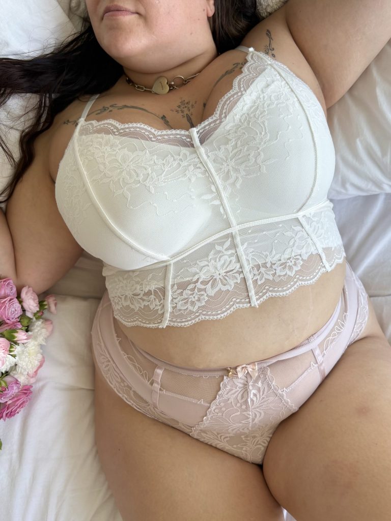 Top koronkowy Vintage Rose śmietankowy