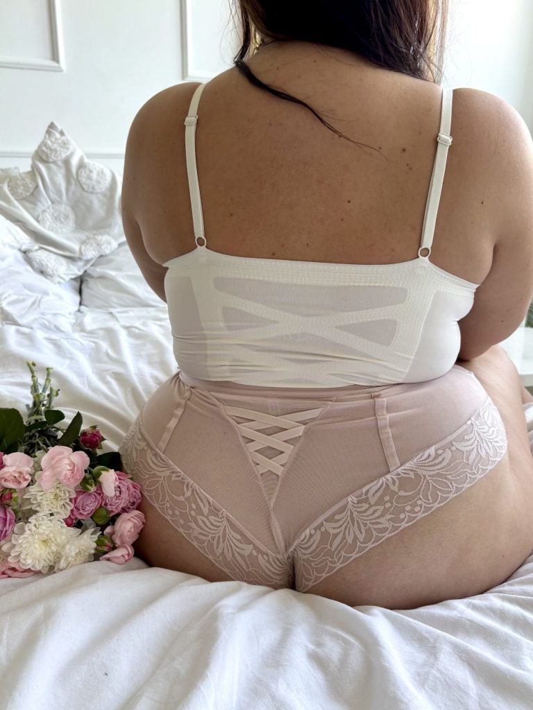 Top koronkowy Vintage Rose śmietankowy