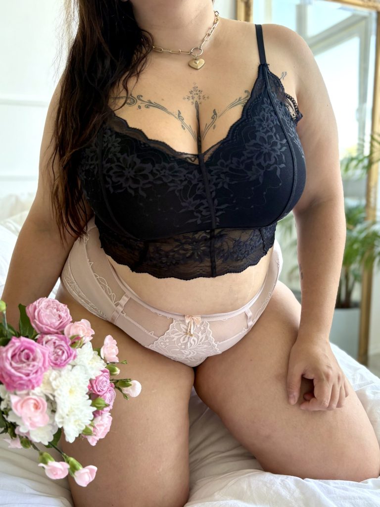 Top koronkowy Vintage Rose czarny