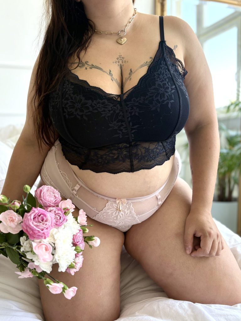 Top koronkowy Vintage Rose czarny