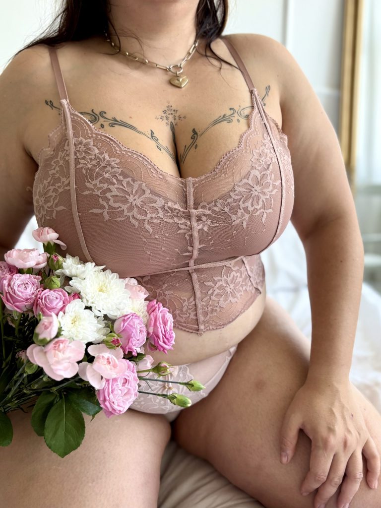 Top koronkowy Vintage Rose herbaciany