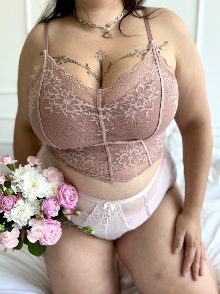 Top koronkowy Vintage Rose herbaciany