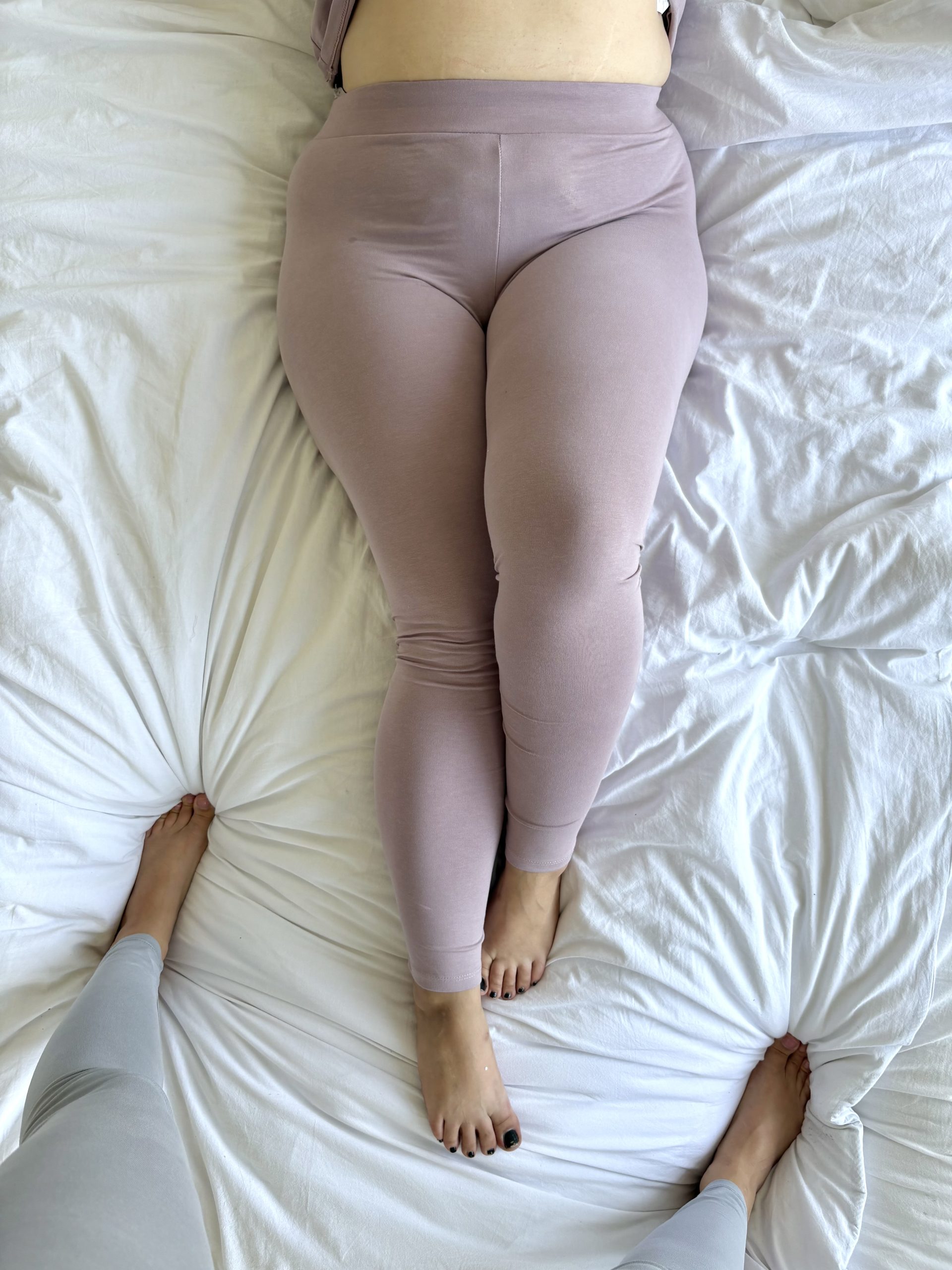 Pilates zestaw pudrowy leginsy