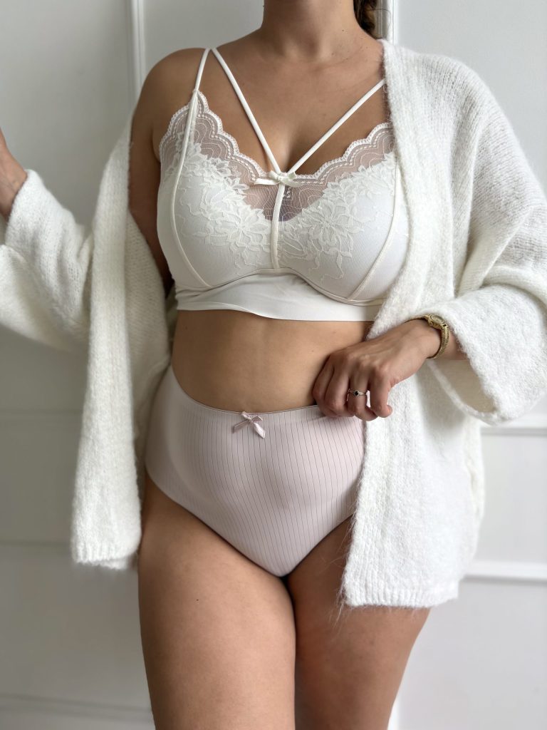 Sweter La Beau śmietankowy