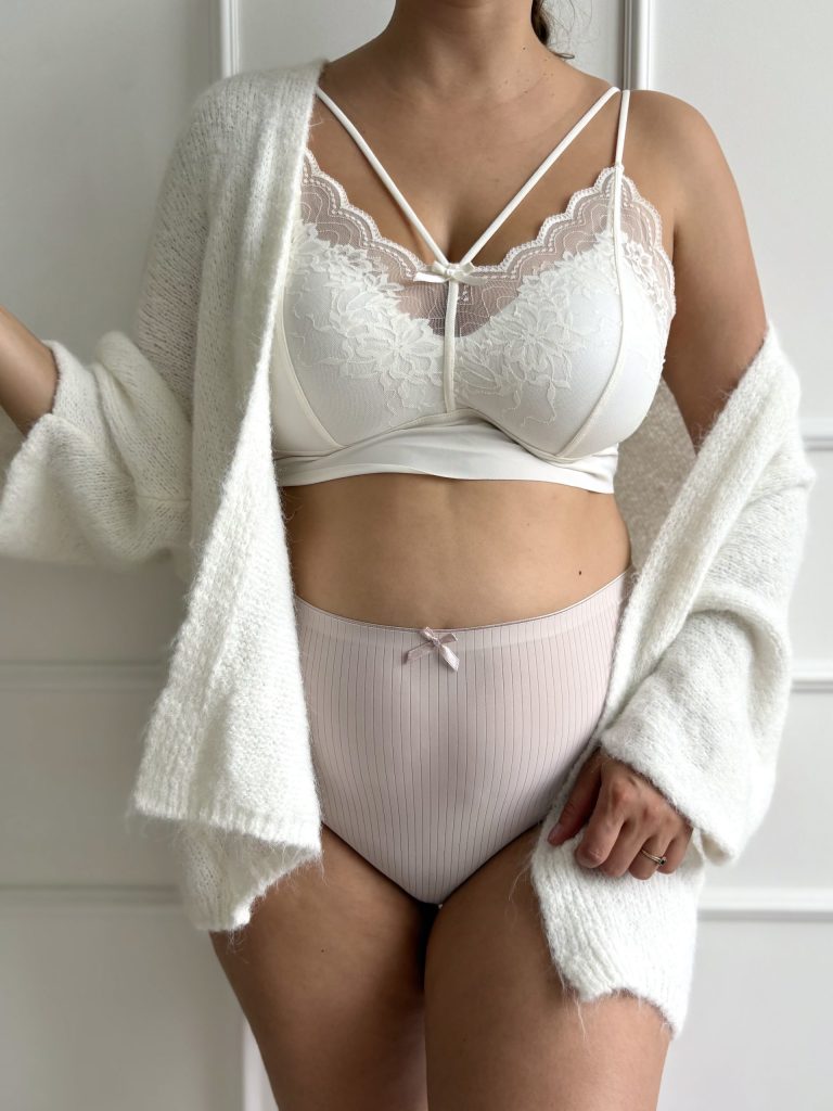 Sweter La Beau śmietankowy