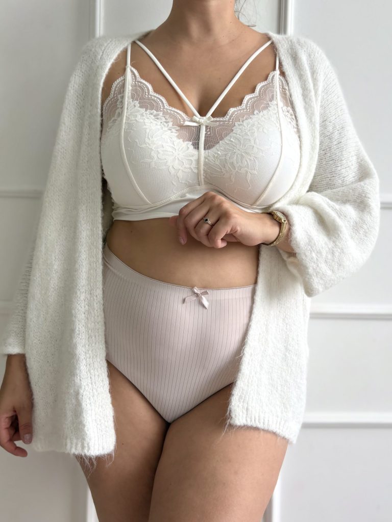 Sweter La Beau śmietankowy